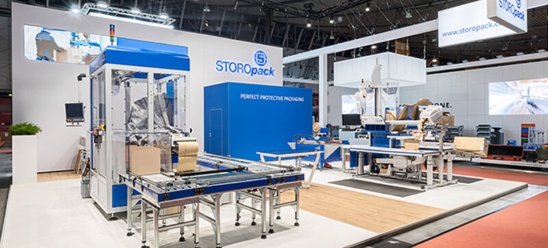 
	  A Storopack trade fair stand with four blue display cases